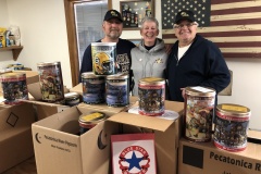 Jeff-at-Jack-getting-donation-of-popcorn-for-VetsFriends-